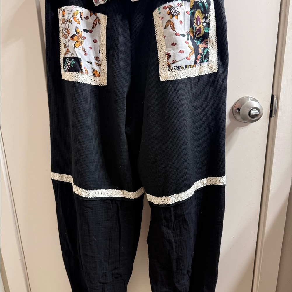 NWOT POL Black Floral Patchwork Pants With Ruffled Waist - Picture 8 of 14